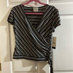 Black and white short sleeve top ￼